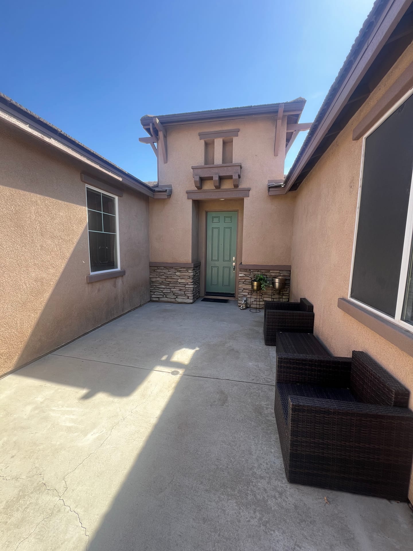 Hemet Care-Ready Home (Gated Community) — patio