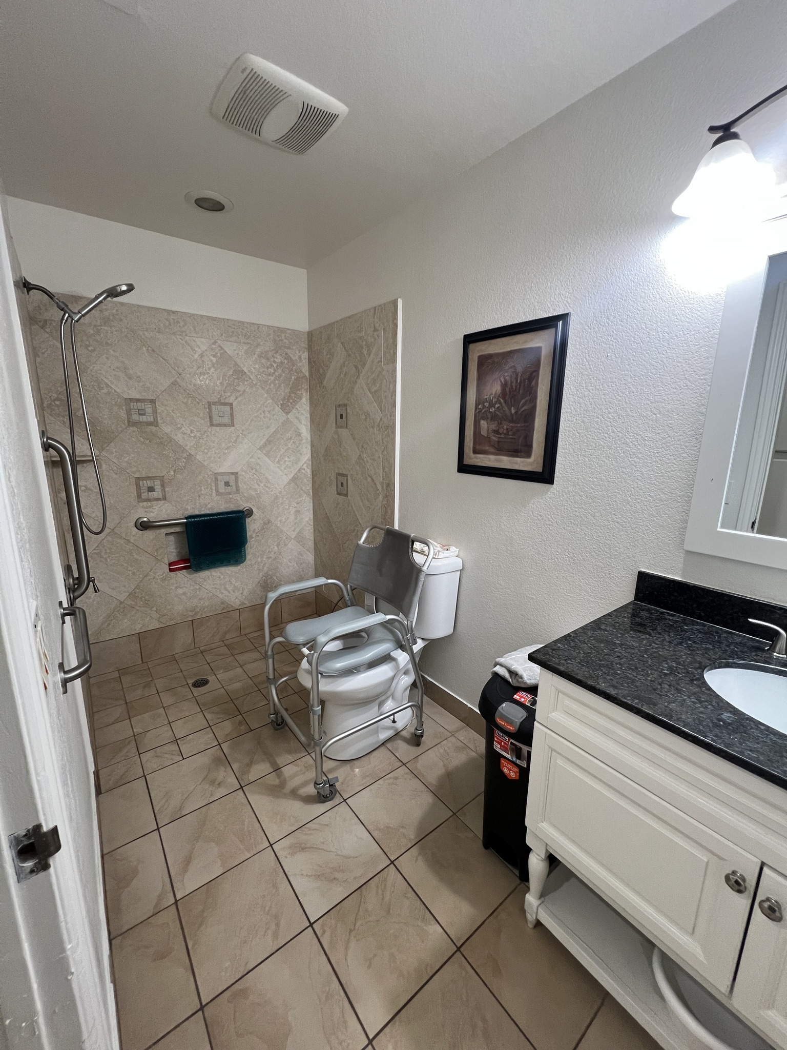 La Quinta 6-Bed RCFE — bathroom