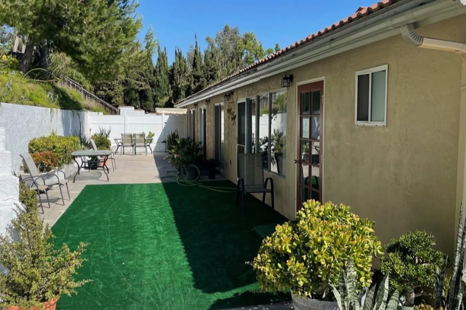 Orange Hill 8-Bedroom Facility — patio